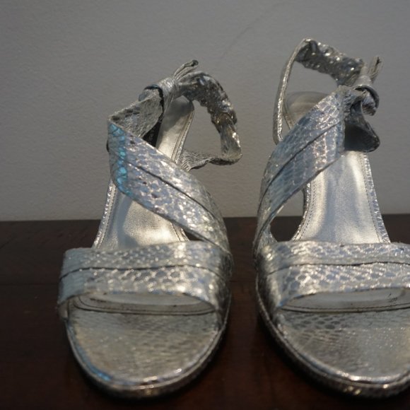 Silver Heels - Picture 2 of 3
